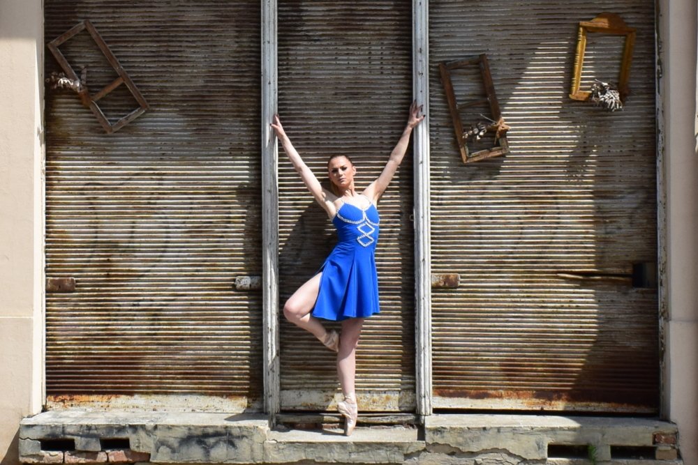 Ballerina and decrepitude