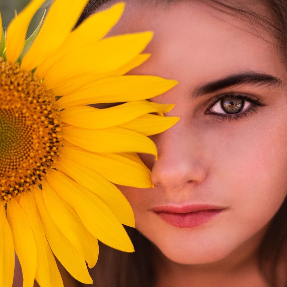 Alicia entre girasoles