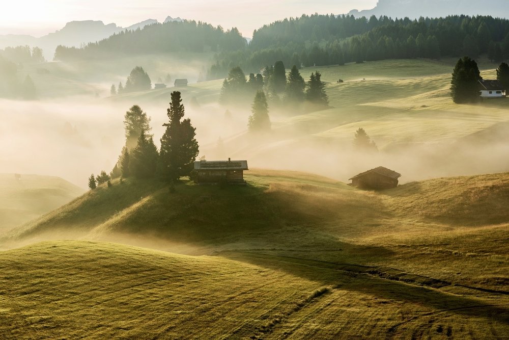 Туманное утро в Доломитовых Альпах