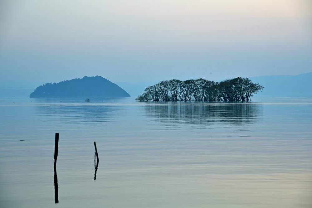 Вечерний вид на озеро Бива