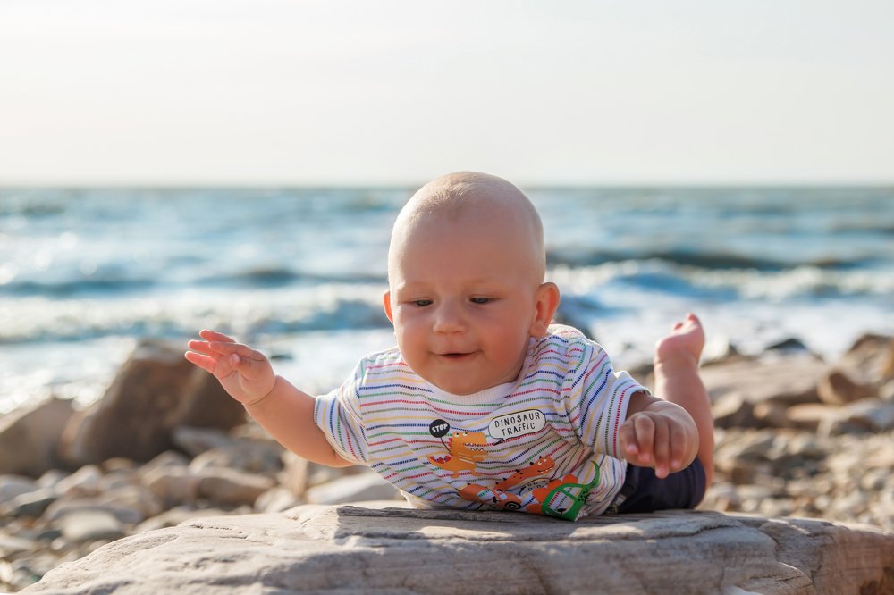 Плыву я сквозь волны и ветер, к единственной маме на свете