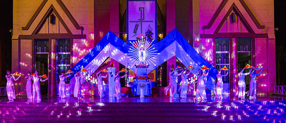 Hoa dâng lên Mẹ Maria