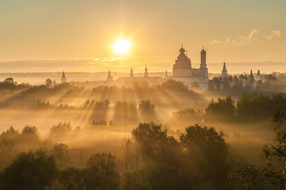 Новоиерусалимский монастырь на рассвете