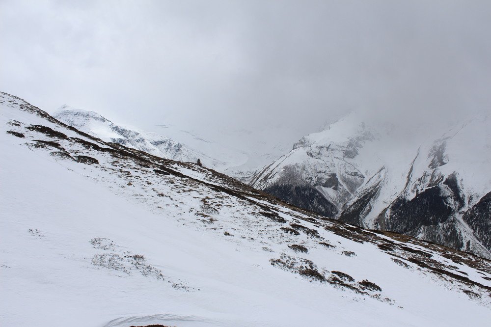 А где-то там зимует Солнце, а где-то там взойдёт Луна. Гималаи.