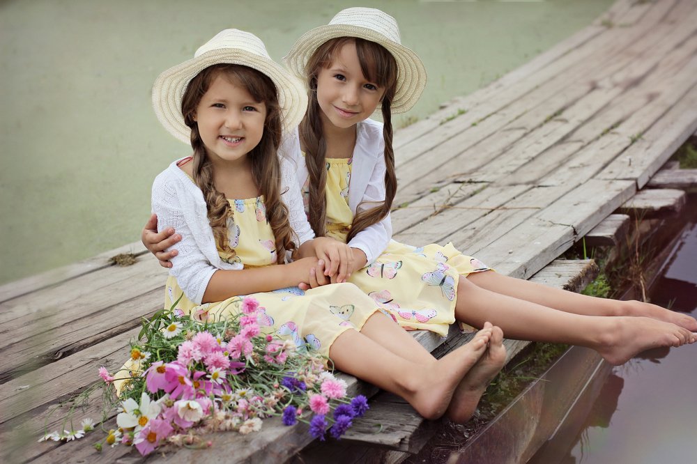 Две сестры /  Two sisters