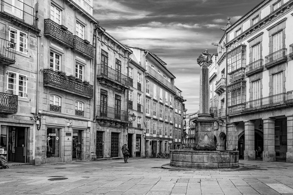 Santiago in B&W