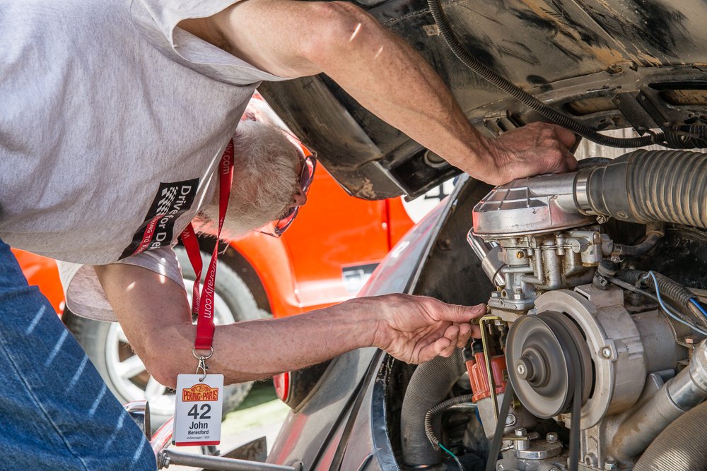 Участник ралли-марафона ретро машин Пекин-Париж 2019