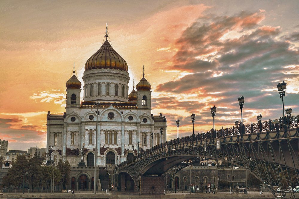 Храм на фоне заката