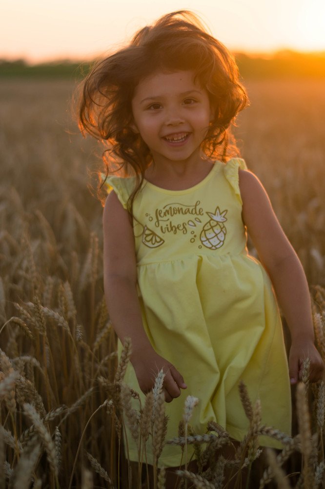 Девочка в контровом свете