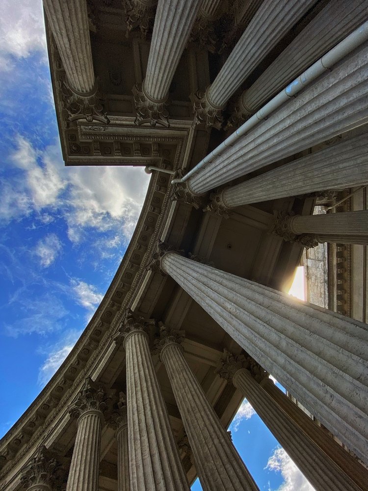 в вечном поиске неизбитых ракурсов Казанского собора