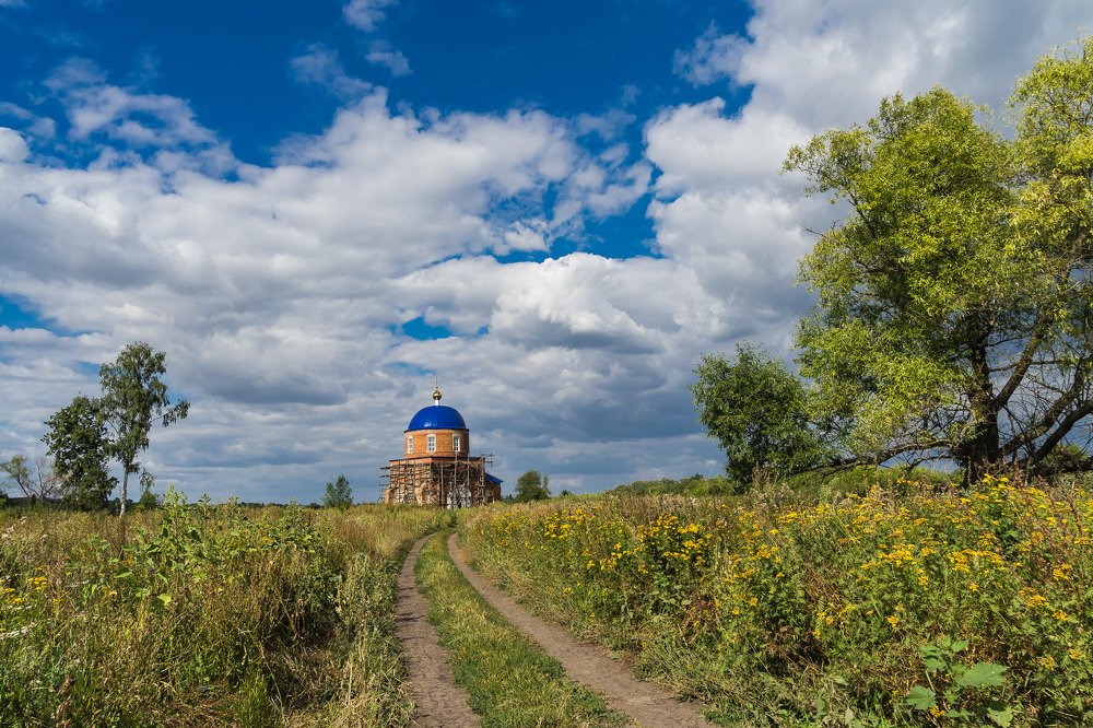 Дорога к храму.