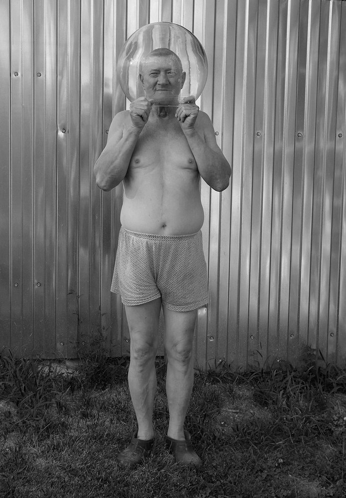 Когда-то был лётчиком.