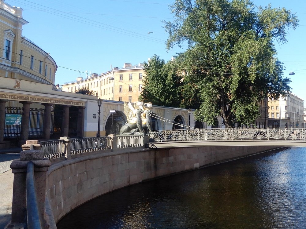 У Грифонов, Канал Грибоедова.