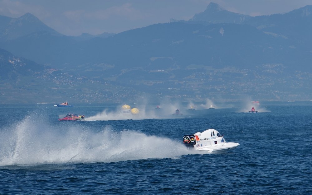 Motorboat racing on Leman lake