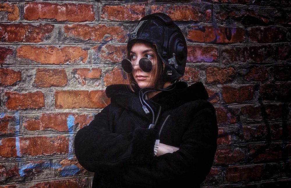 Потому, потому, что мы - пилоты!