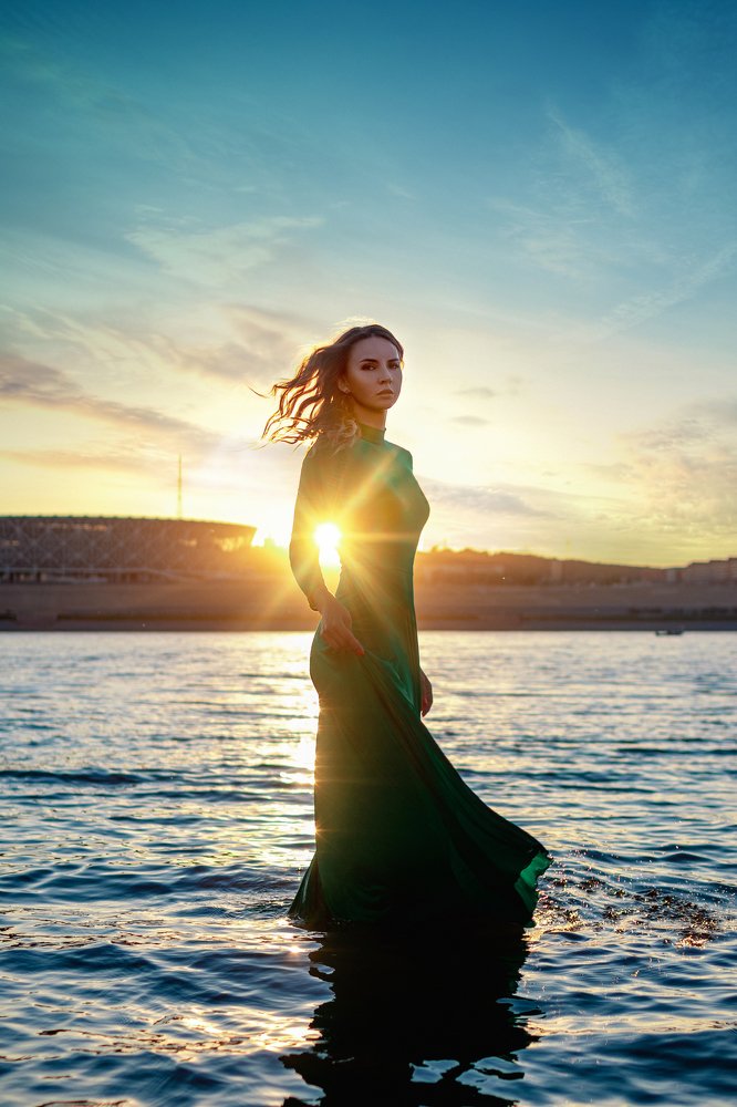 Летняя сказка о теплом солнышке и прекрасной девушке, танцующей по воде