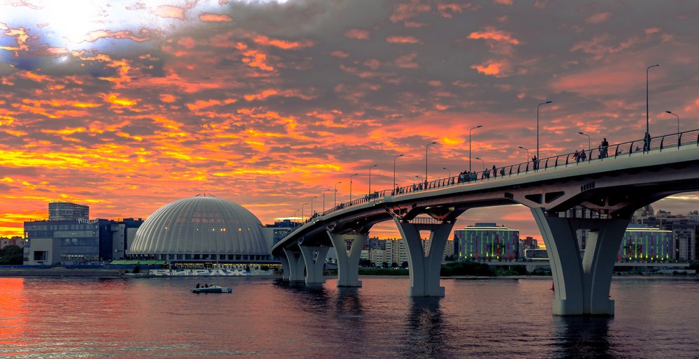 Санкт-Петербург. У Яхтенного моста.