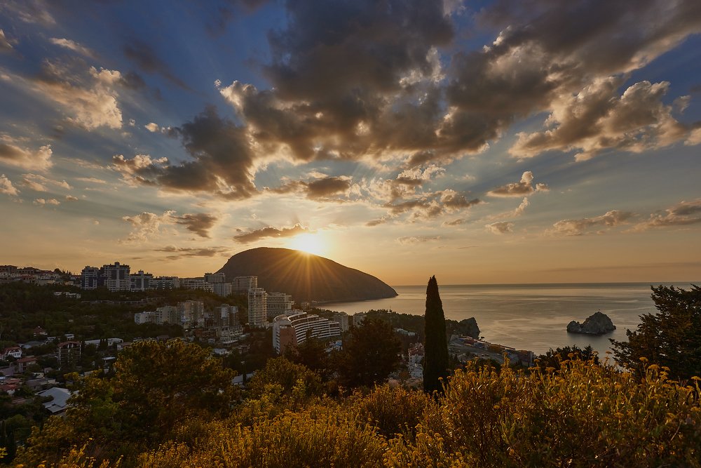 Рассвет над Медведь-горой, Гурзуф