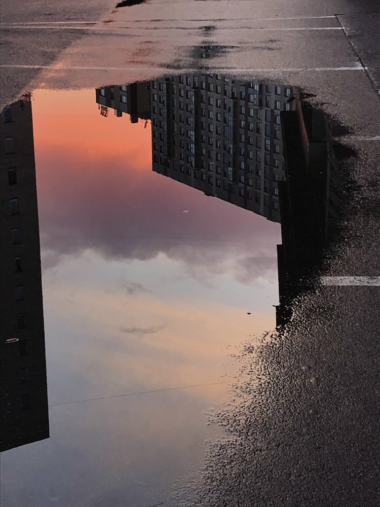 Дом пролился на асфальт