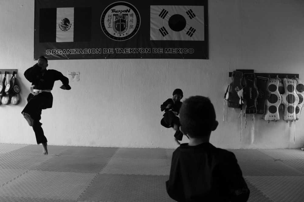 Demostración de patadas ascendentes