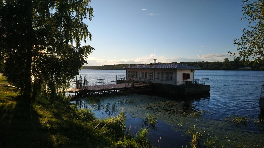 Дебаркадер на Волге