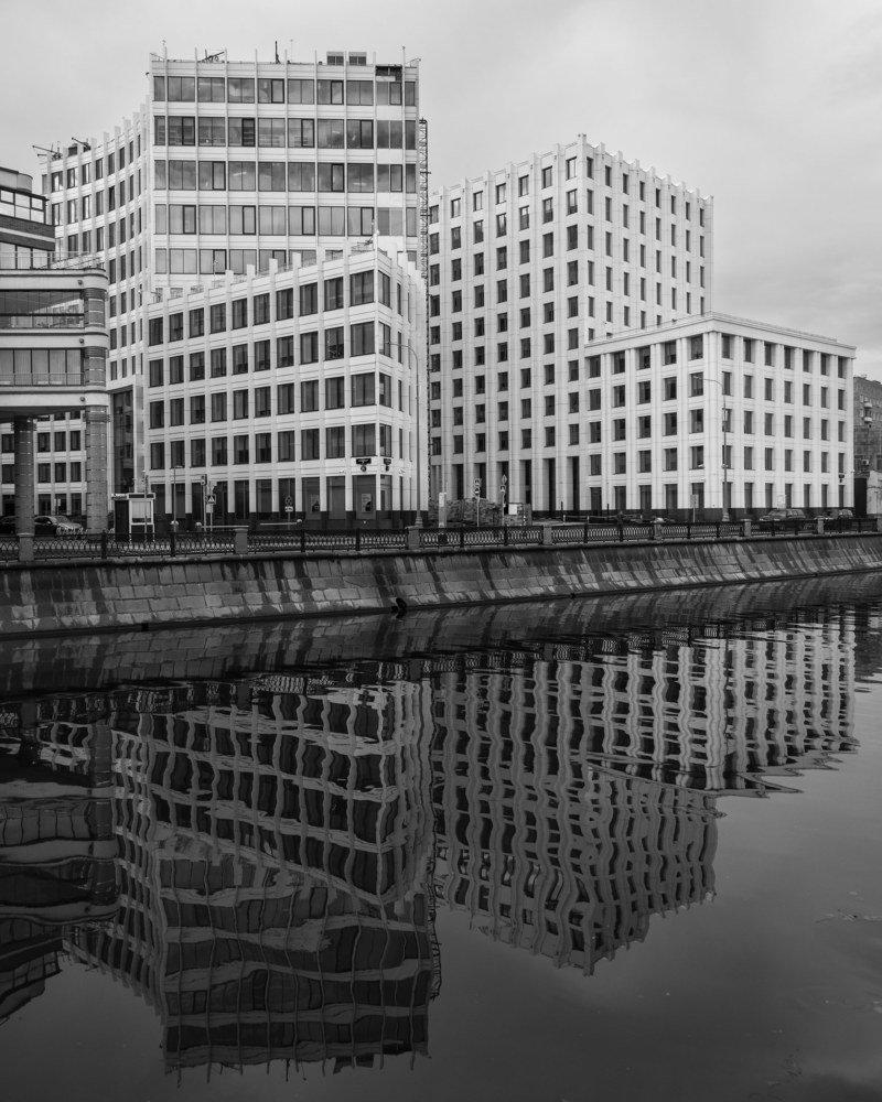 Белое в темном