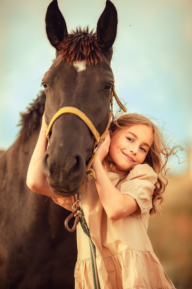 "Мы с конем по полю идем....."