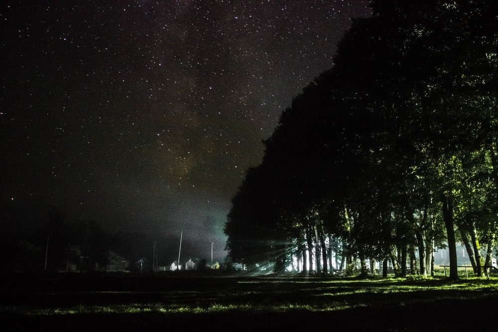 Ночь и тишина.