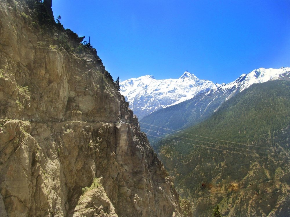 The amazing road.. suicide point..
