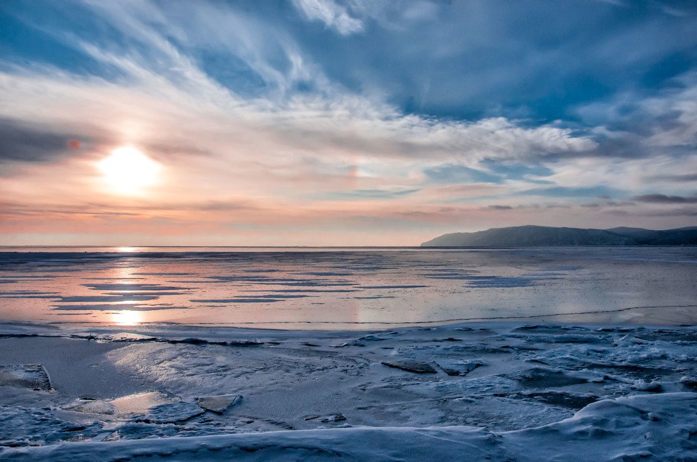 Ледяная гладь Байкала