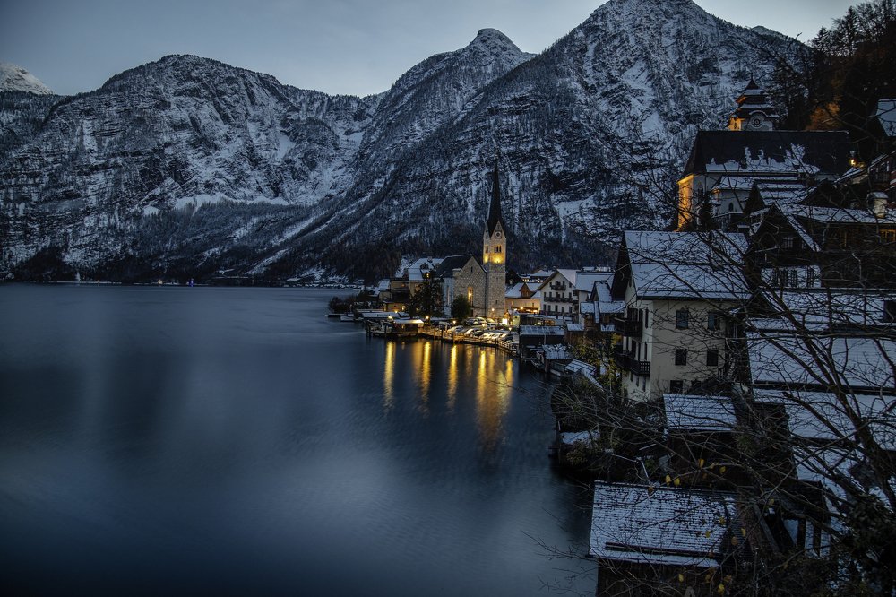 Hallstatt at night