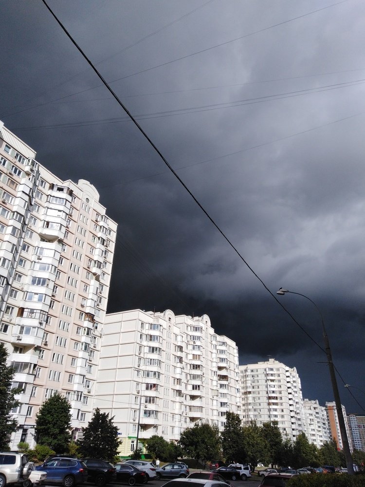 Чёрное небо.