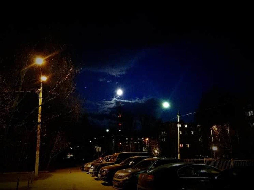 Ночная стоянка под луной