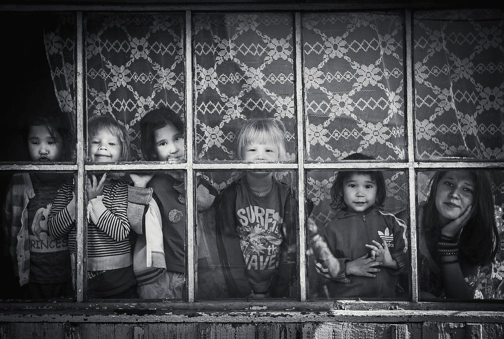 33 девицы за окном