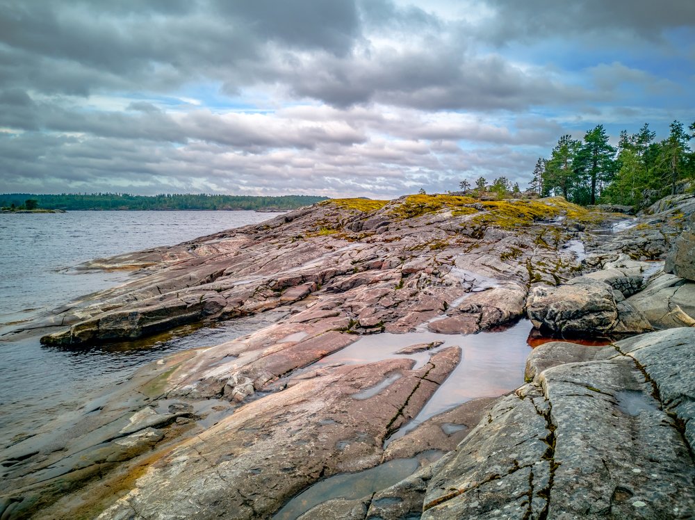 Гранитные скалы Ладоги