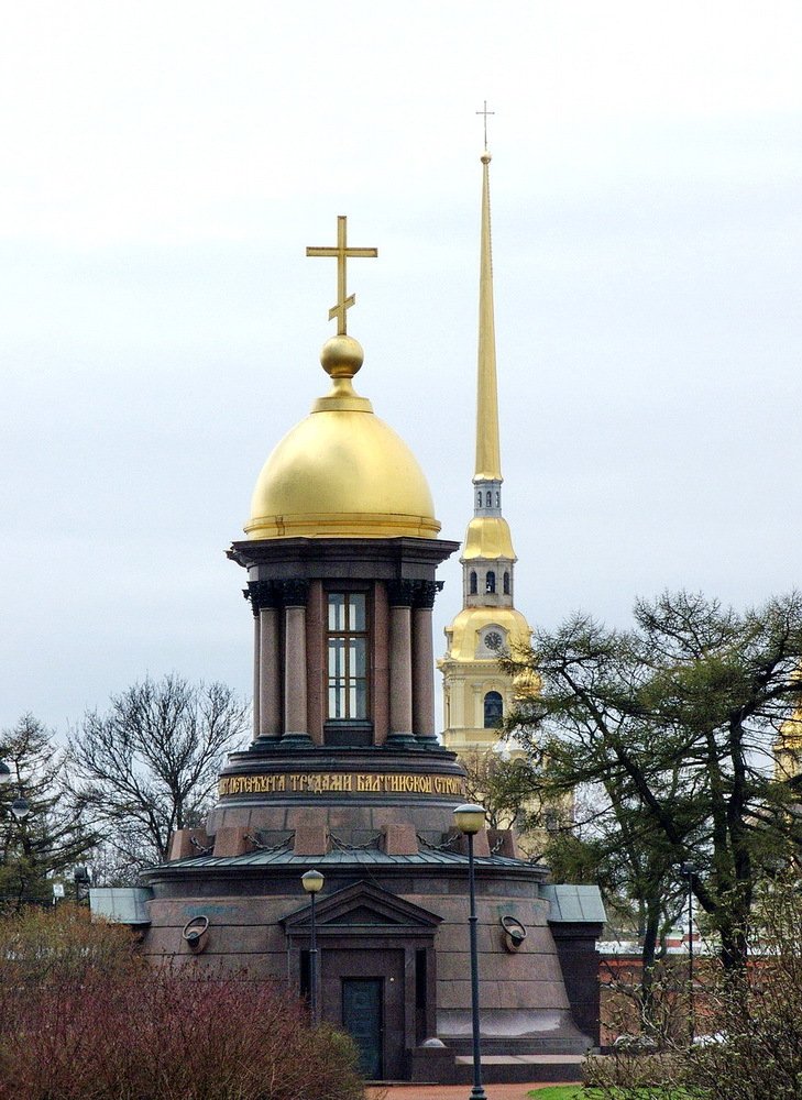 Под небом Петербурга