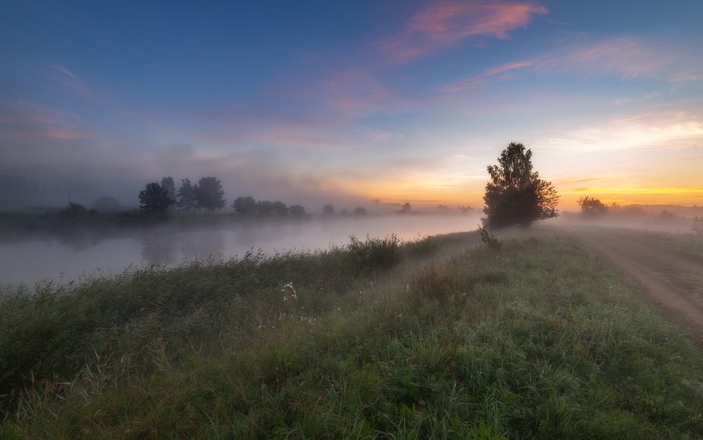 Просыпается новый день