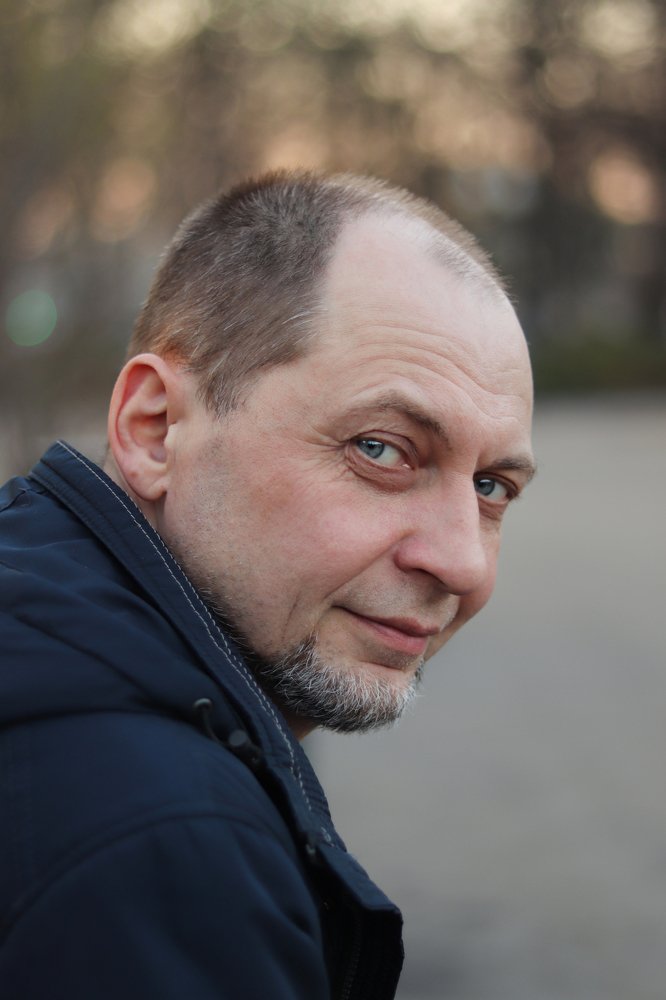 Мужчина в парке.