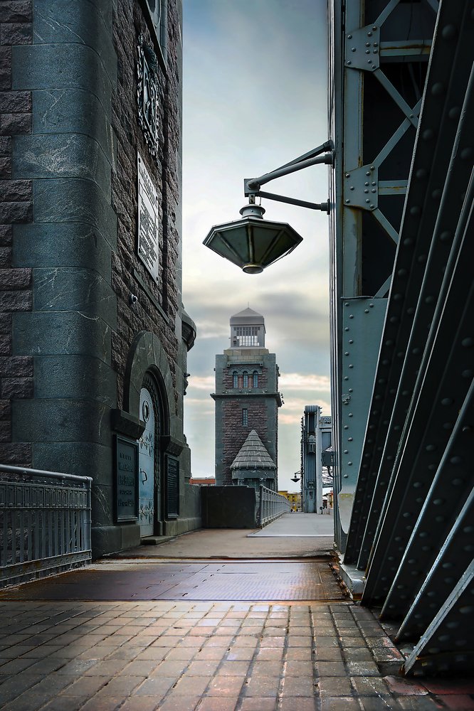 Сталь и камень