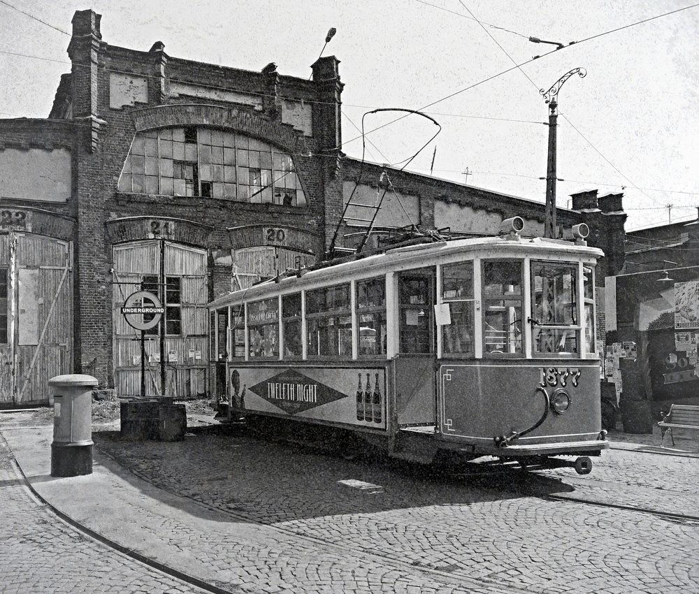 Laboratory work.The tram returns to the depot.