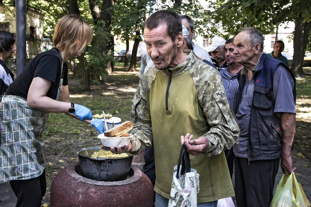 Бог даёт день,Бог даёт пищу.