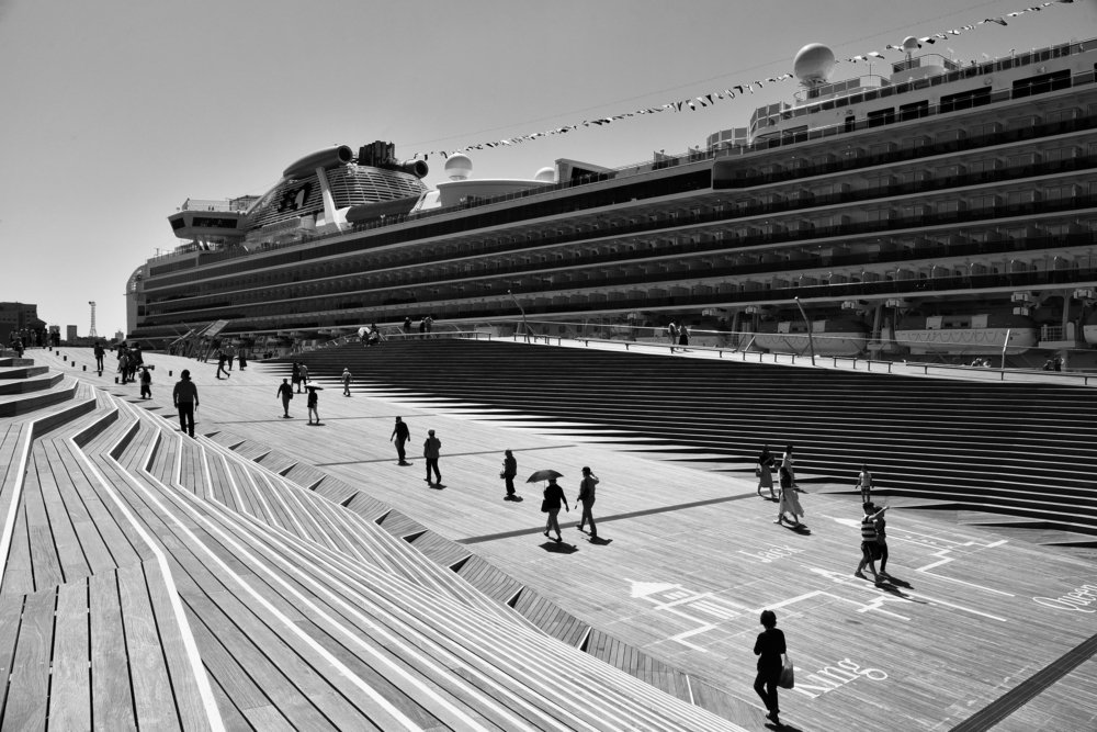 Причал и пассажирское судно