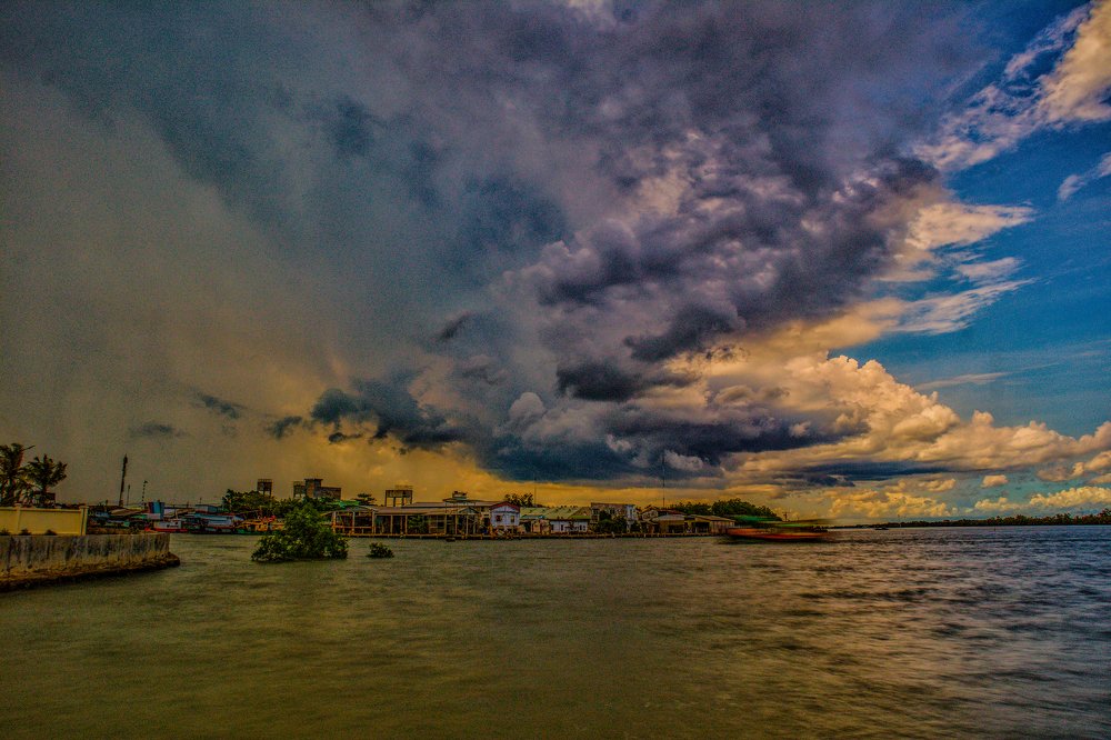 Cơn giông đang tới