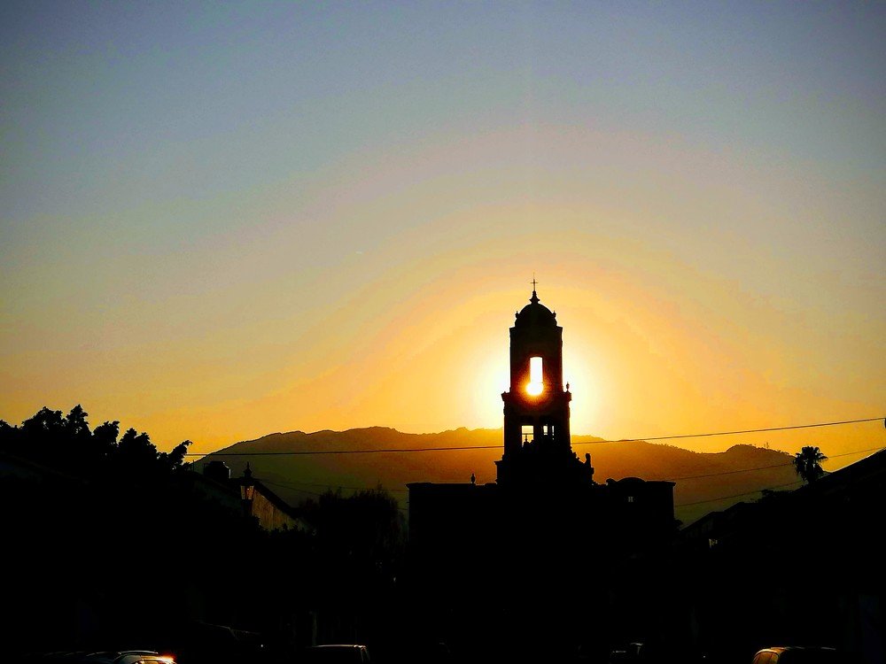 El sol toca la torre