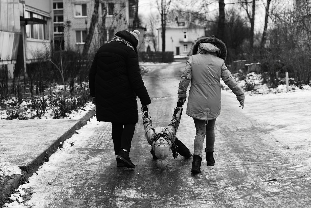 Зимние забавы у девочек