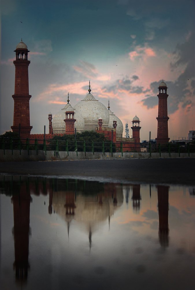 Badshahi Mosque.