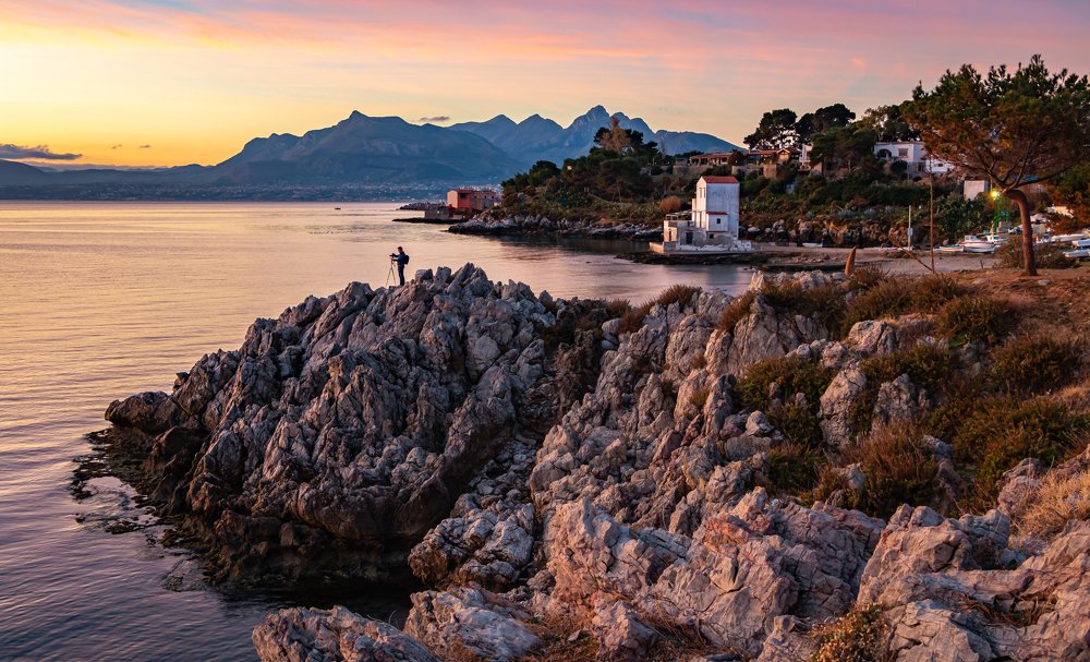 Casetta Bianca in Sicilian sunrise