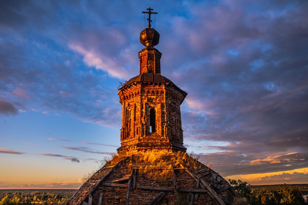 Закатное небо. Церковь Воскресения Христова (1748-1762 гг., Каменная)