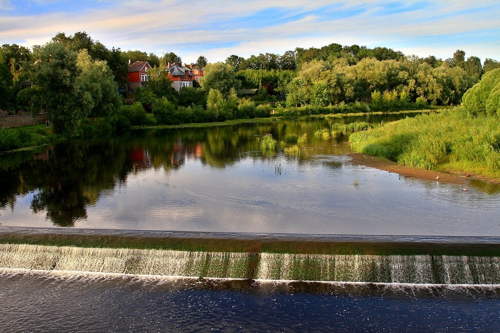 Пскова и её берега в лучах закатного солнца...