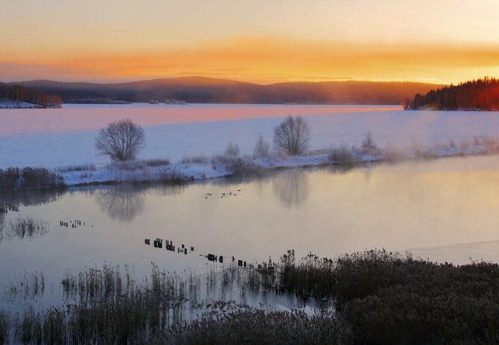 Горит восток зарёю новой...